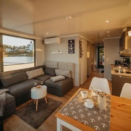 Floatinghouse Enola בית נופש